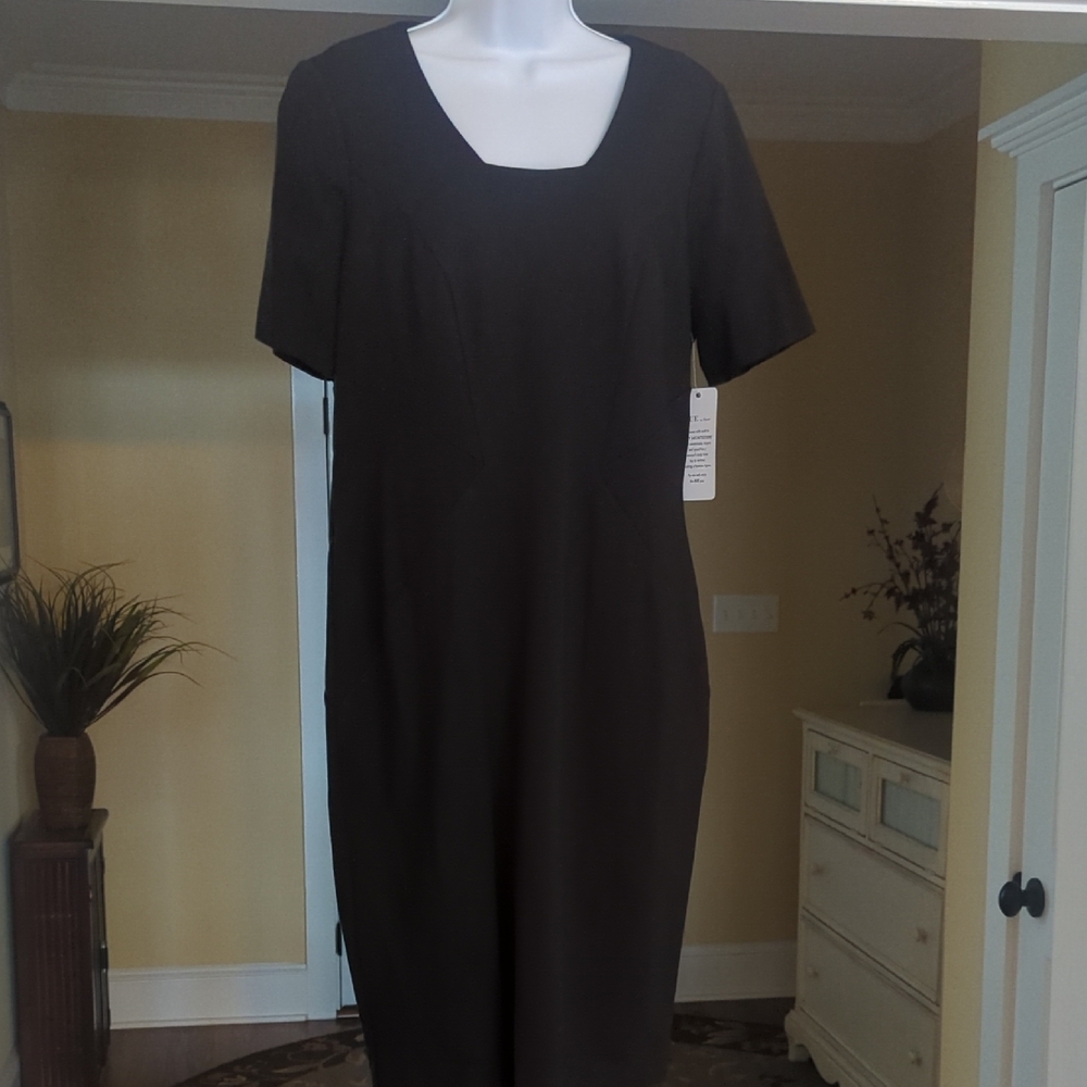 Nue by Shani Black Sheath Mini Dress Scoop Neck Body Architecture